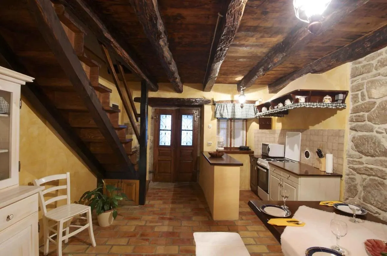 Holiday Home In Buzet/Istrien 9974 Prodani 0*,